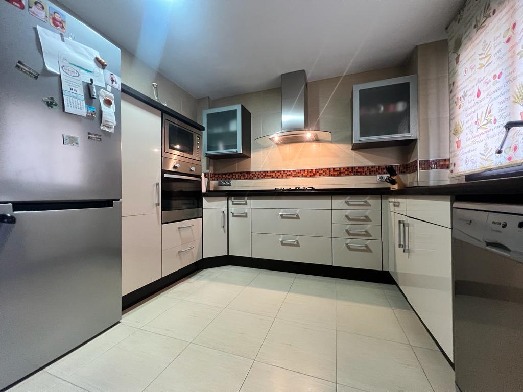 Spacious house for sale with terrace in Vélez de Benaudalla