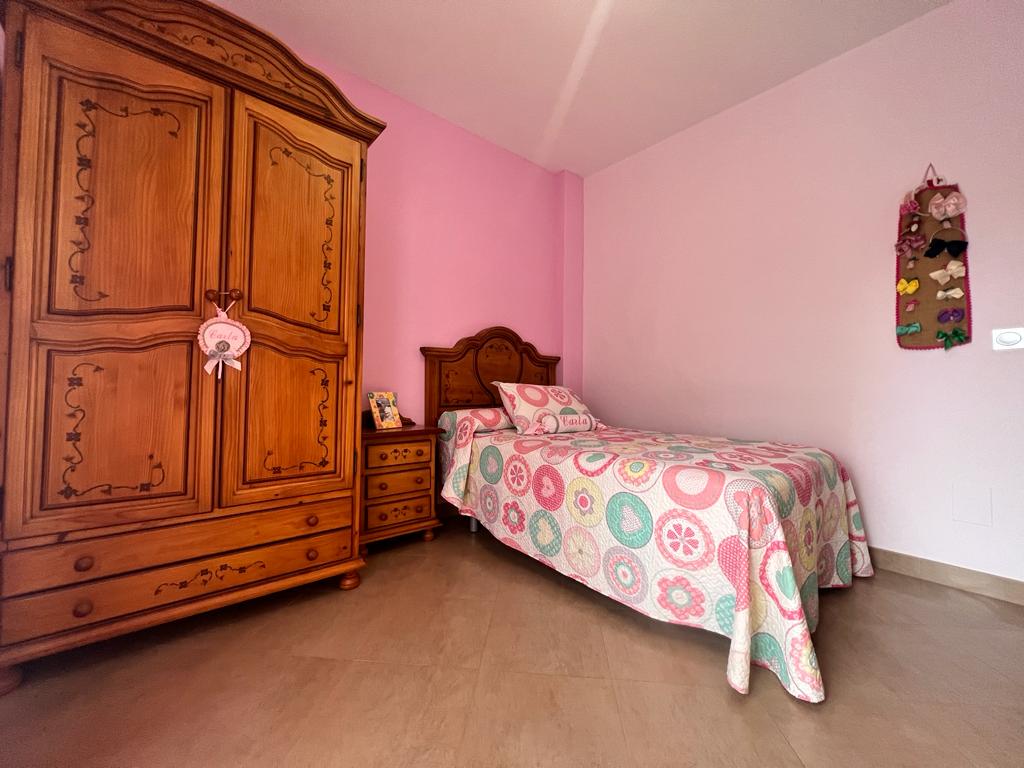 Spacious house for sale with terrace in Vélez de Benaudalla
