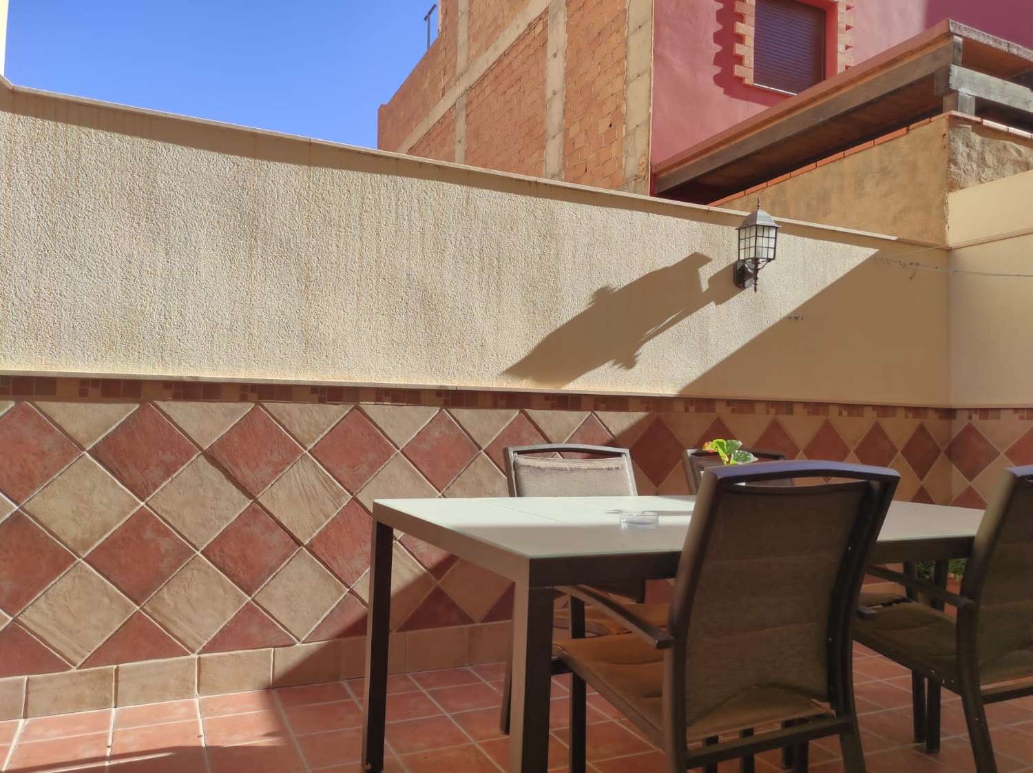 Spacious house for sale with terrace in Vélez de Benaudalla
