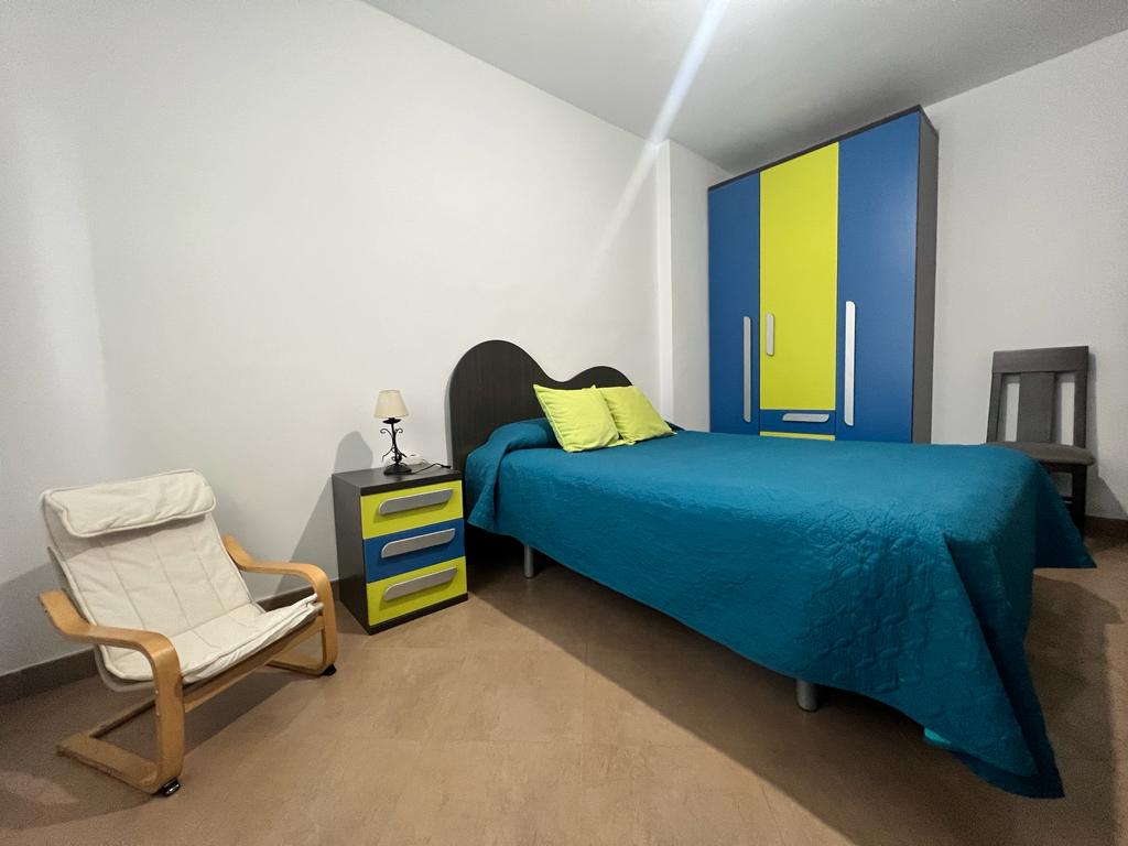 Spacious house for sale with terrace in Vélez de Benaudalla