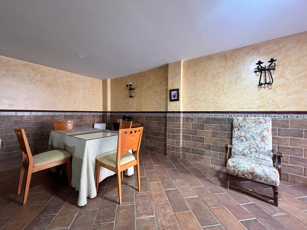Spacious house for sale with terrace in Vélez de Benaudalla