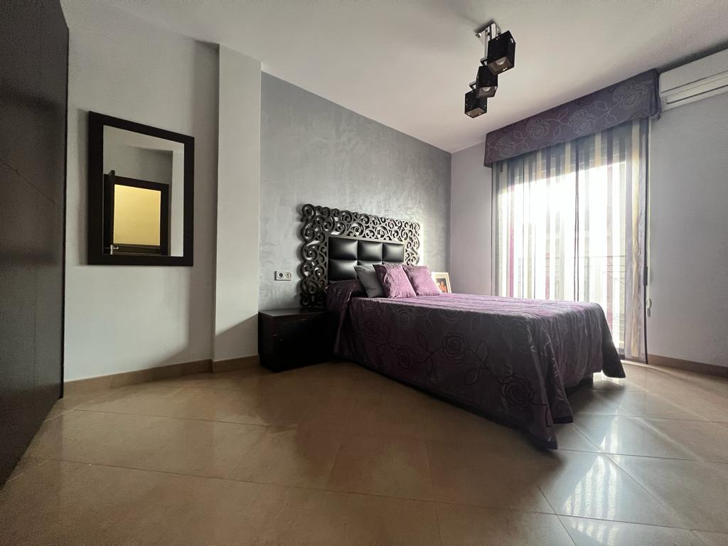 Spacious house for sale with terrace in Vélez de Benaudalla
