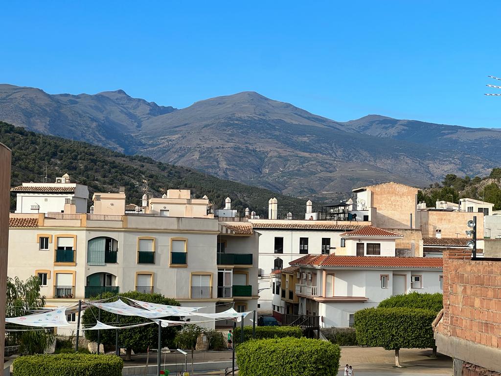 Spacious house for sale with terrace in Vélez de Benaudalla