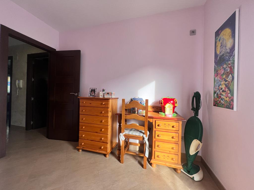 Spacious house for sale with terrace in Vélez de Benaudalla