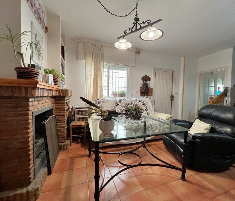 Spacious house for sale in La Guardia, Salobrena