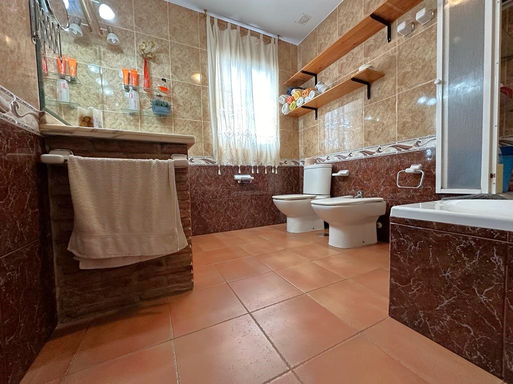 Spacious house for sale in La Guardia, Salobrena