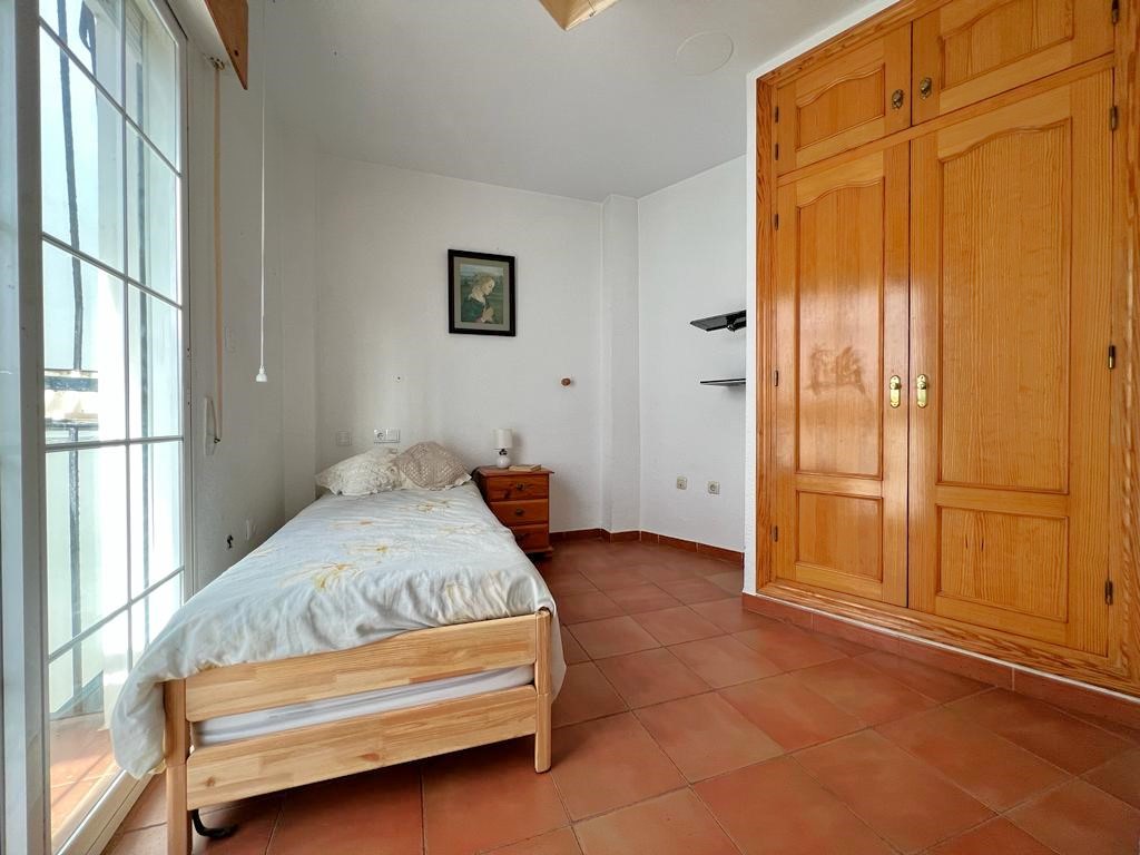 Spacious house for sale in La Guardia, Salobrena