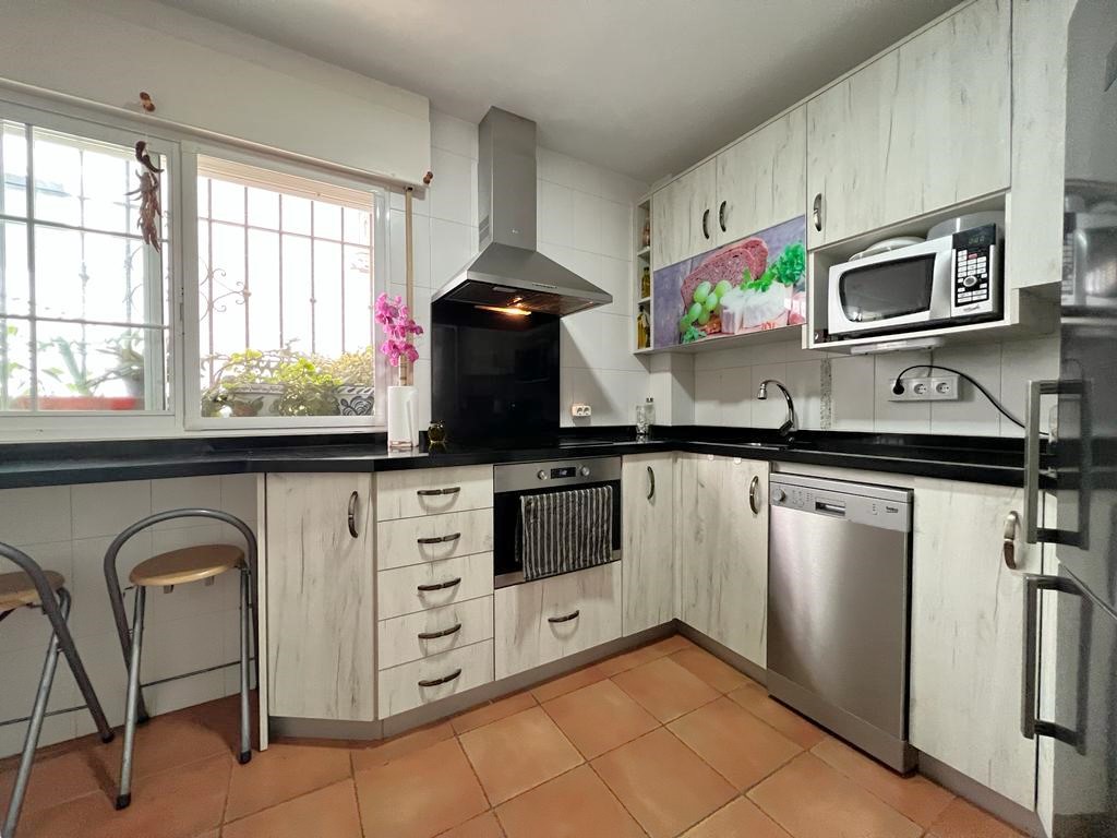 Spacious house for sale in La Guardia, Salobrena