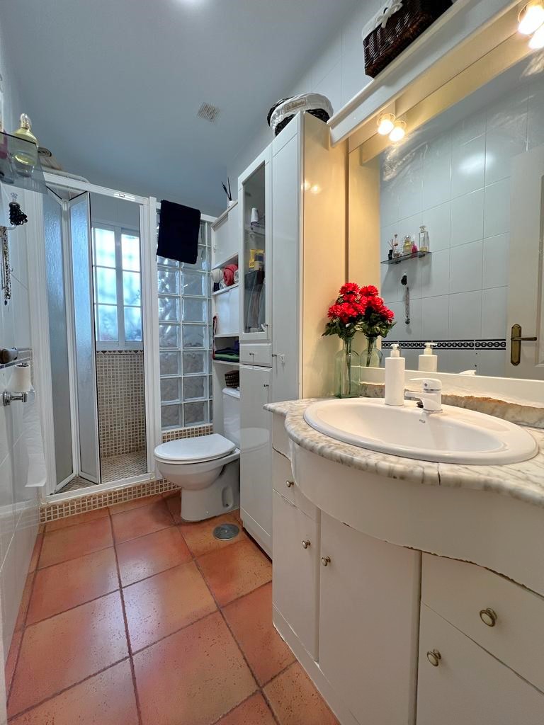 Spacious house for sale in La Guardia, Salobrena