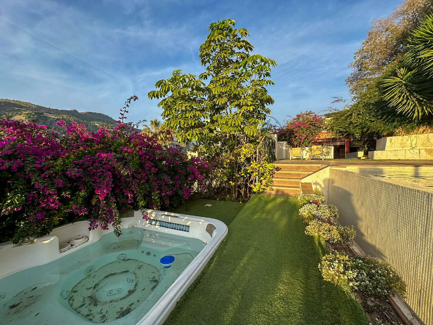 Wunderschönes Haus mit Garten zu verkaufen in Vélez de Benaudalla