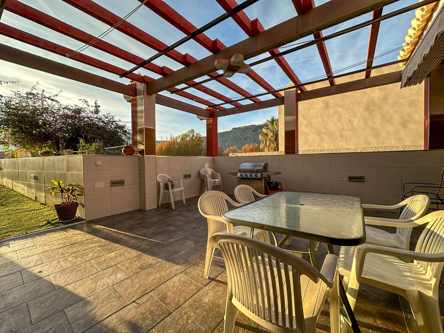 Magnificent house with garden for sale in Vélez de Benaudalla