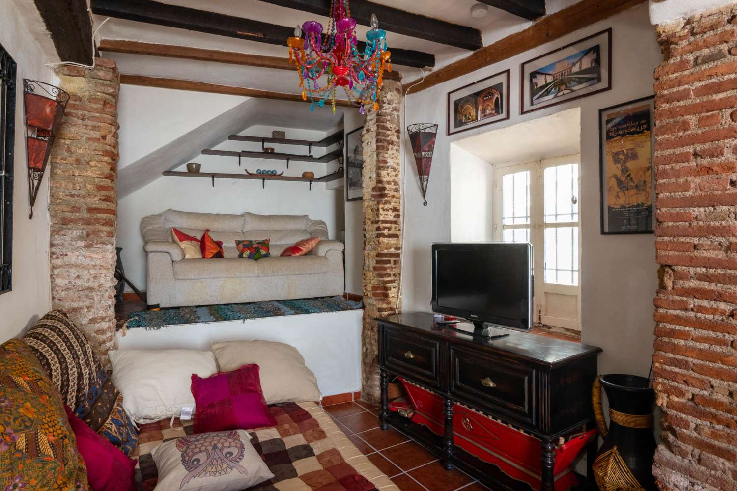 Maison spacieuse avec projet à vendre dans la vieille ville de Salobrena.
