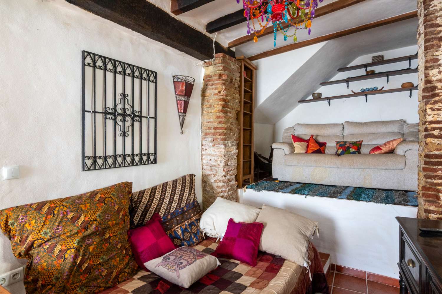 Maison spacieuse avec projet à vendre dans la vieille ville de Salobrena.