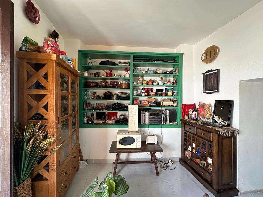 Spacious house with project for sale in the old town of Salobrena