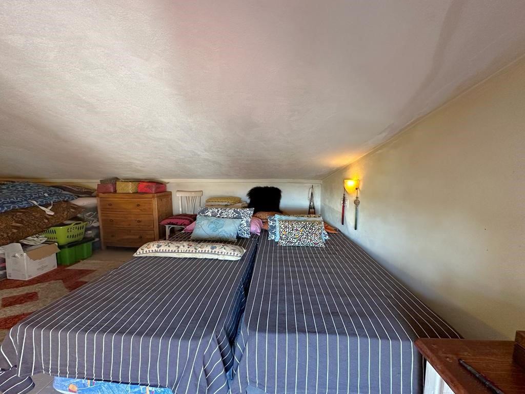 Spacious house with project for sale in the old town of Salobrena
