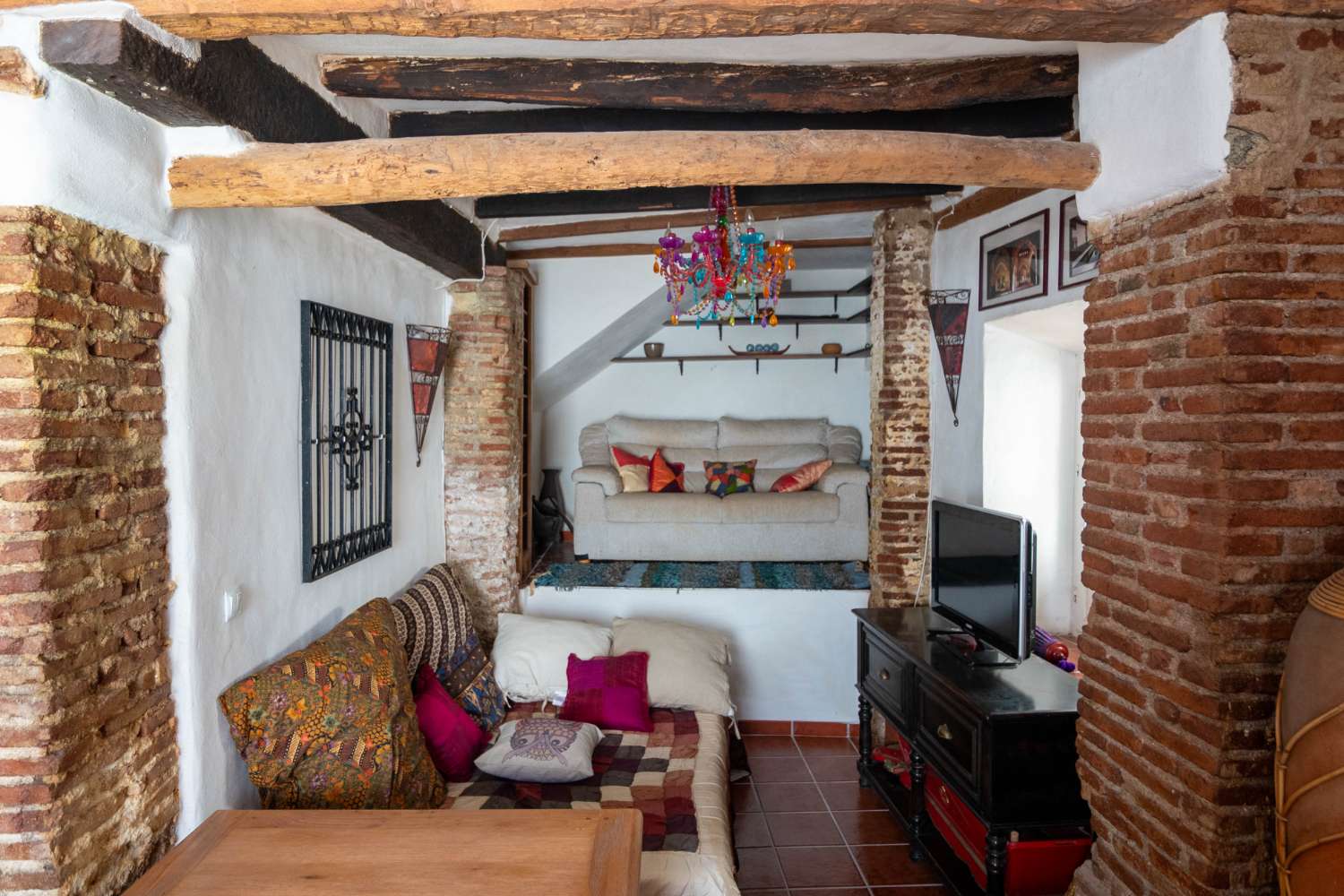 Maison spacieuse avec projet à vendre dans la vieille ville de Salobrena.