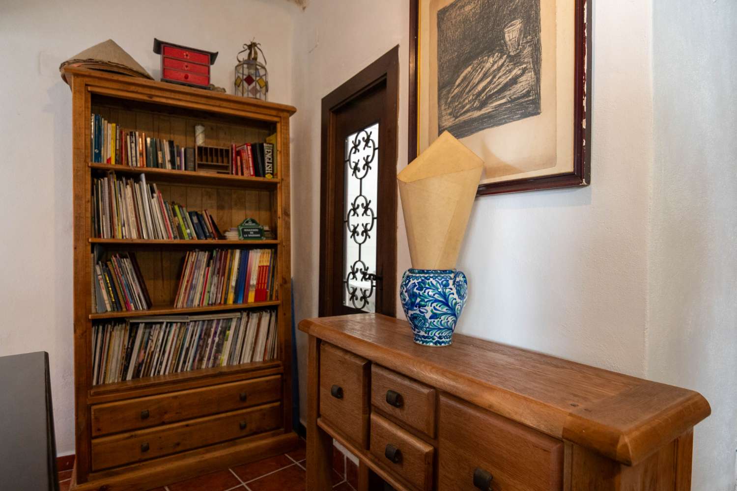 Maison spacieuse avec projet à vendre dans la vieille ville de Salobrena.