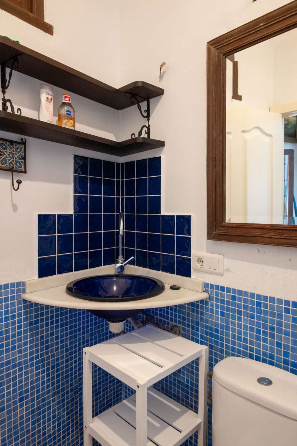 Maison spacieuse avec projet à vendre dans la vieille ville de Salobrena.