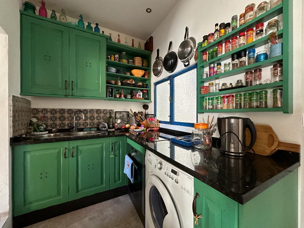 Spacious house with project for sale in the old town of Salobrena