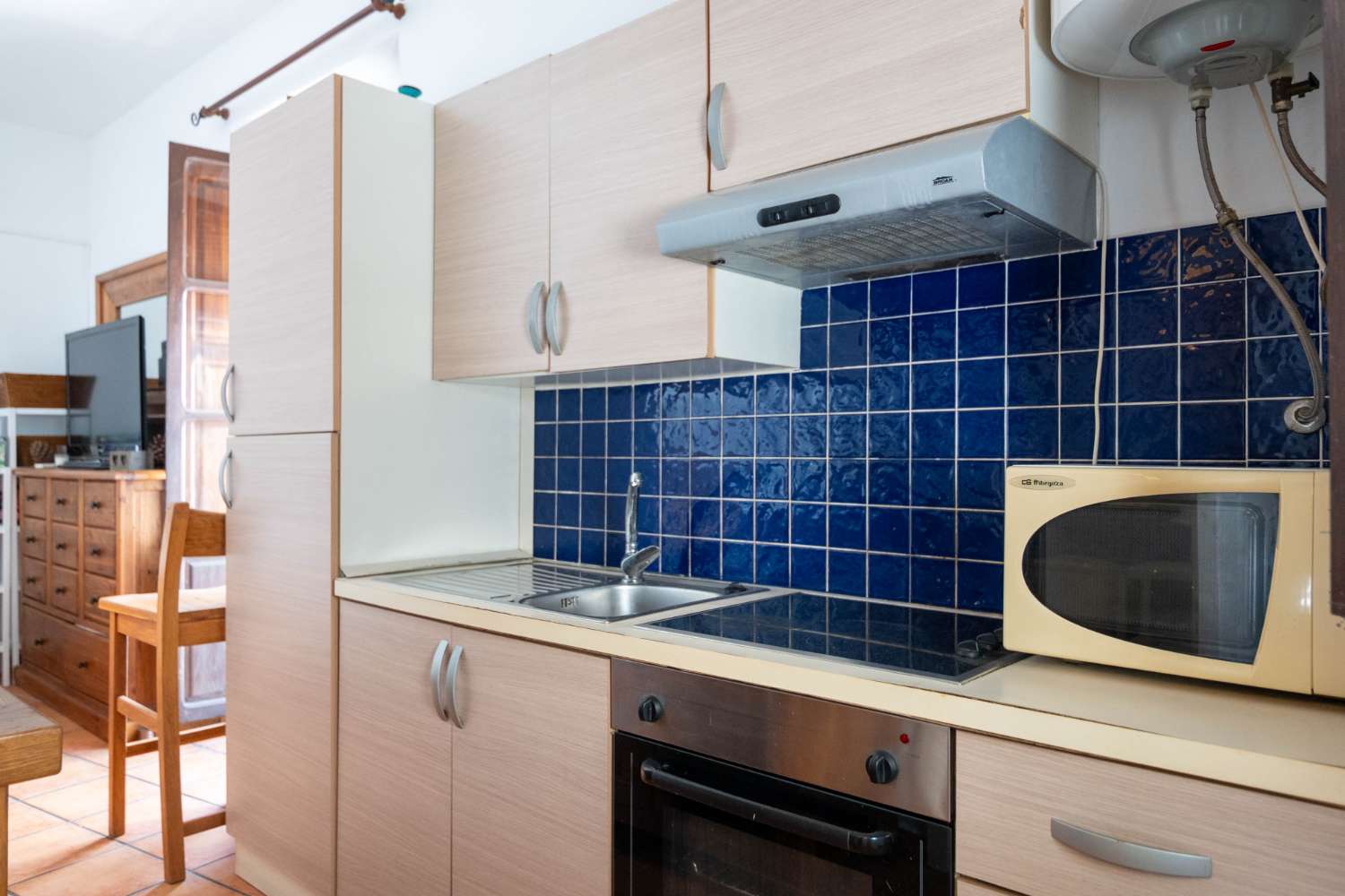 Maison spacieuse avec projet à vendre dans la vieille ville de Salobrena.