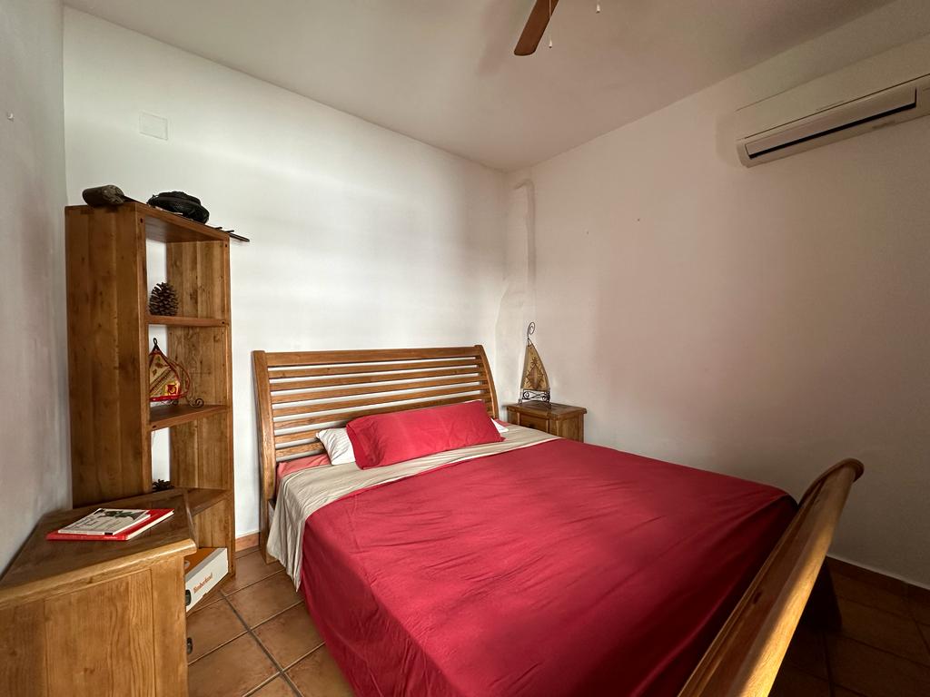 Spacious house with project for sale in the old town of Salobrena