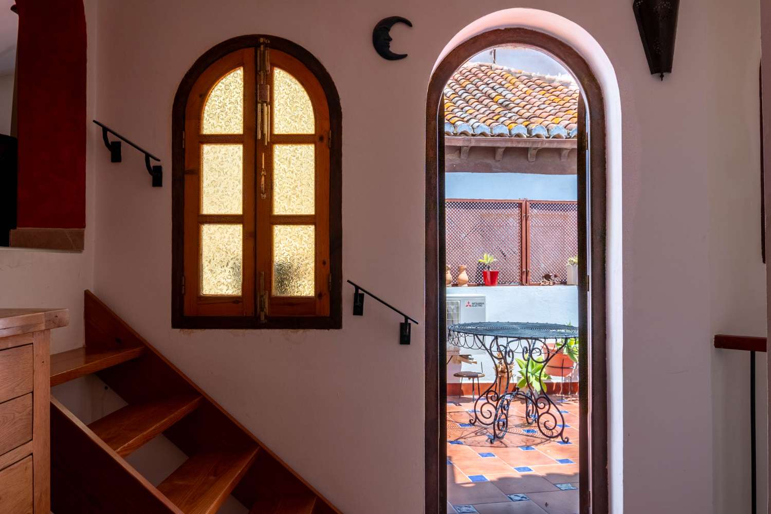 Maison spacieuse avec projet à vendre dans la vieille ville de Salobrena.