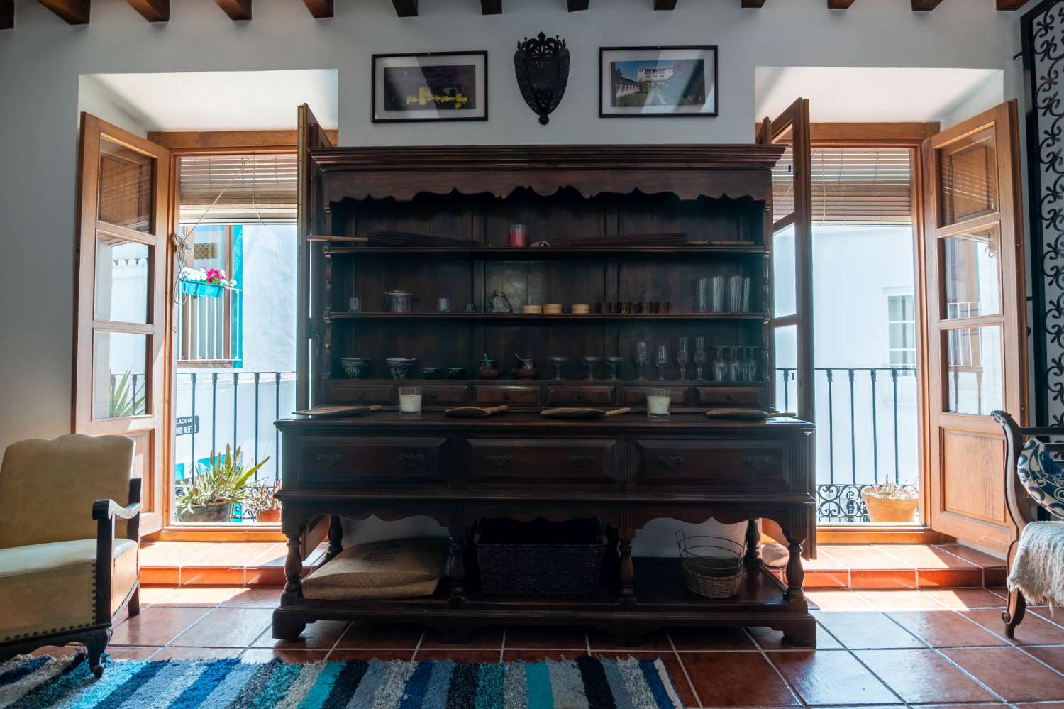 Maison spacieuse avec projet à vendre dans la vieille ville de Salobrena.