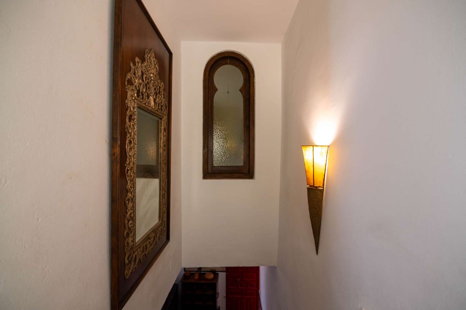 Maison spacieuse avec projet à vendre dans la vieille ville de Salobrena.