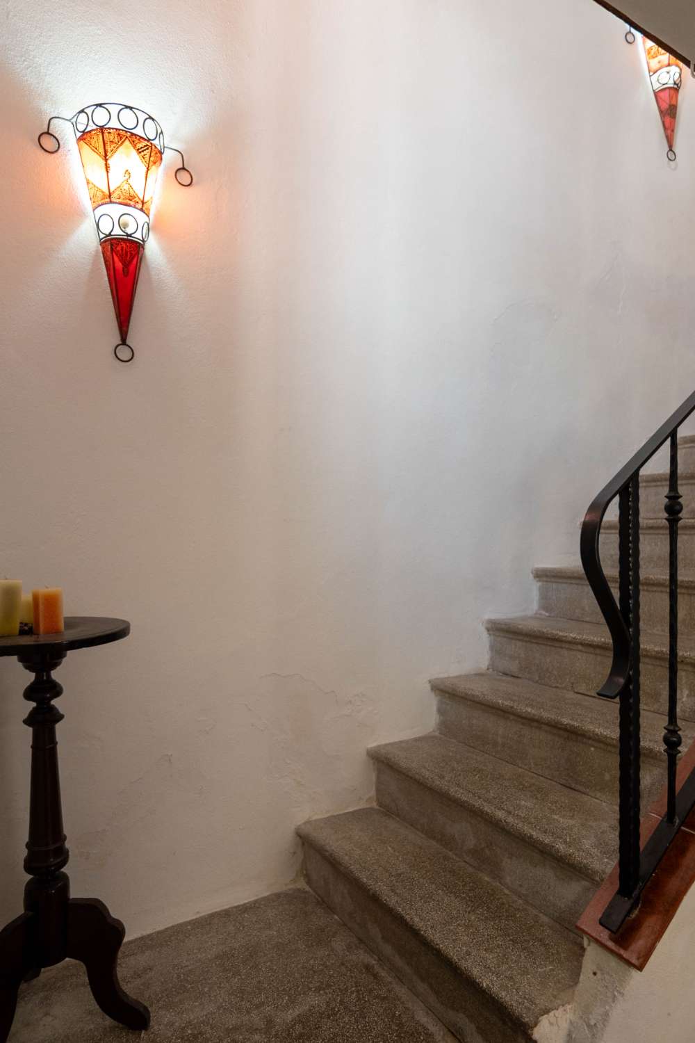 Maison spacieuse avec projet à vendre dans la vieille ville de Salobrena.