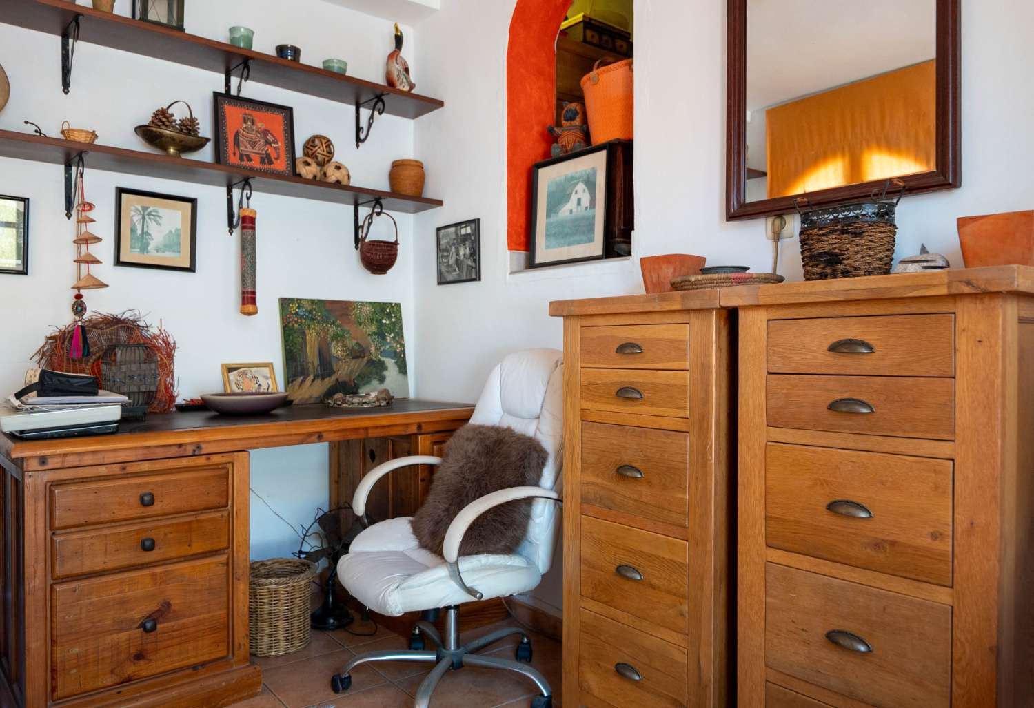 Maison spacieuse avec projet à vendre dans la vieille ville de Salobrena.