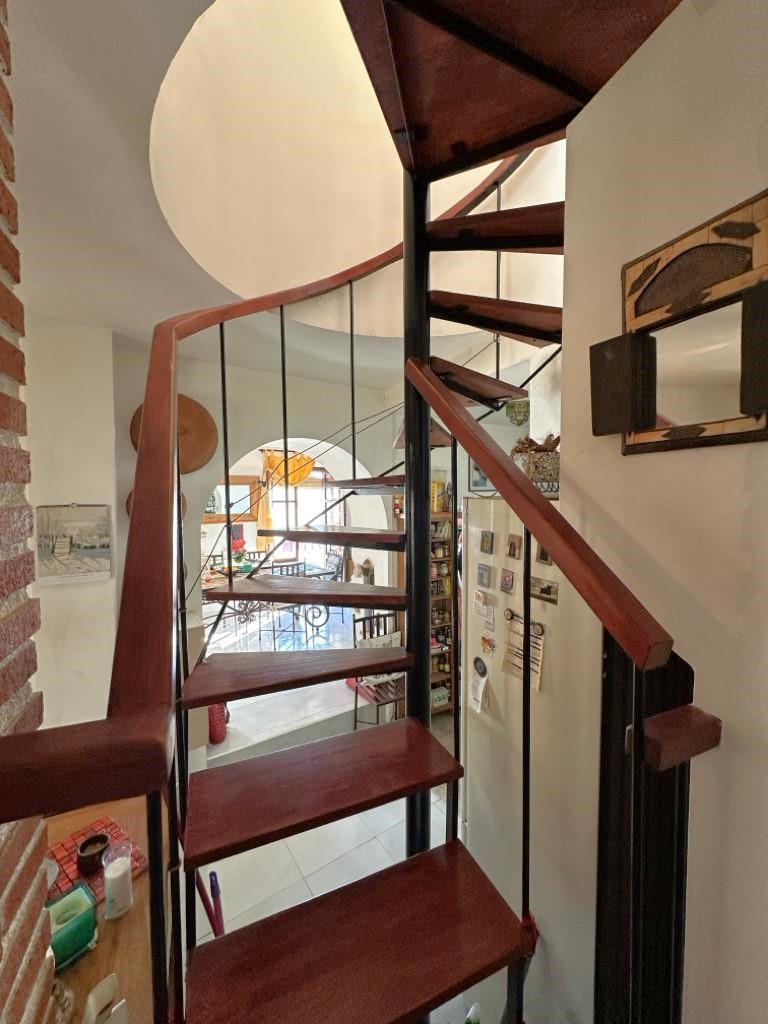 Spacious house with project for sale in the old town of Salobrena