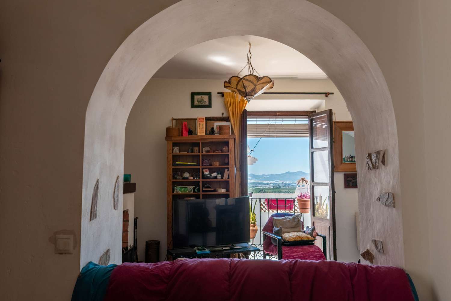 Maison spacieuse avec projet à vendre dans la vieille ville de Salobrena.
