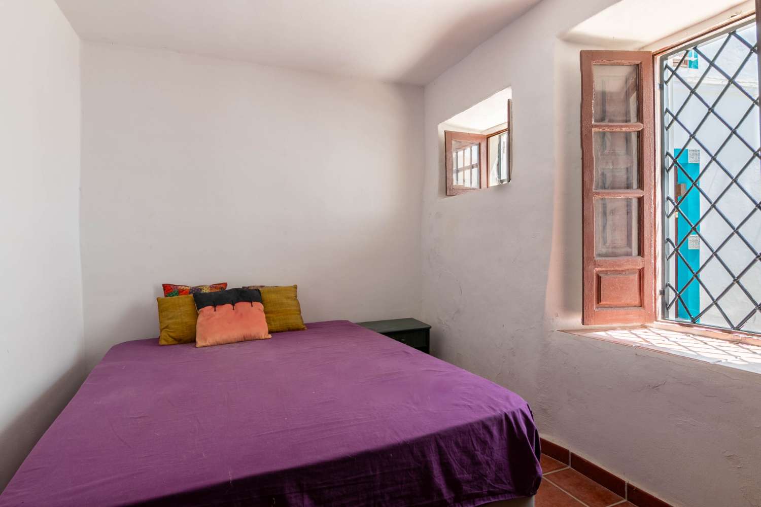 Maison spacieuse avec projet à vendre dans la vieille ville de Salobrena.