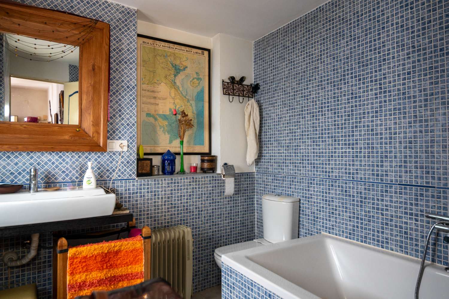 Maison spacieuse avec projet à vendre dans la vieille ville de Salobrena.