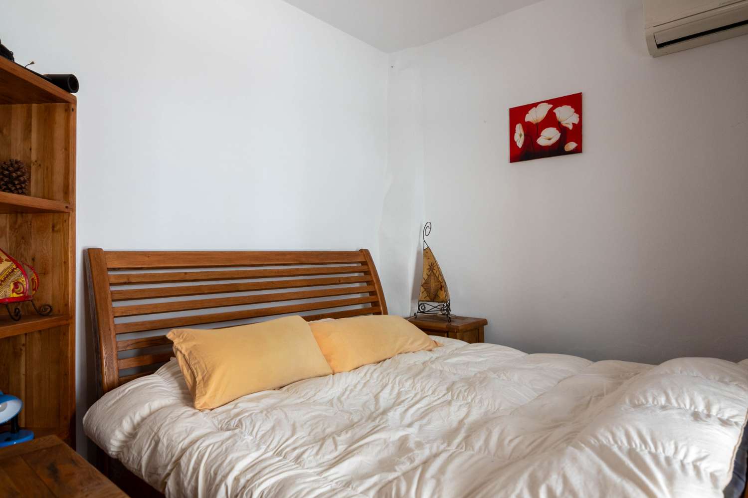 Maison spacieuse avec projet à vendre dans la vieille ville de Salobrena.