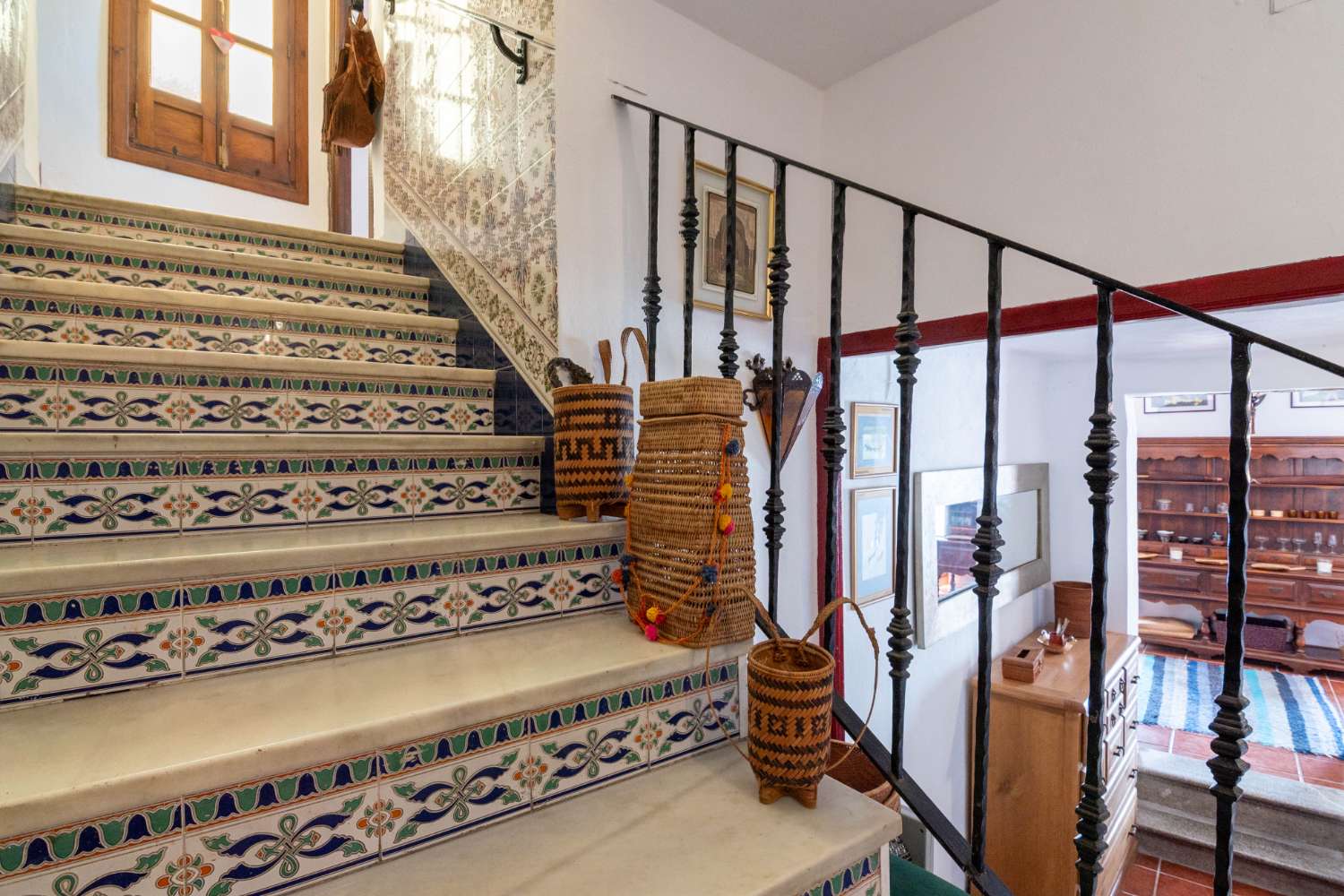 Maison spacieuse avec projet à vendre dans la vieille ville de Salobrena.
