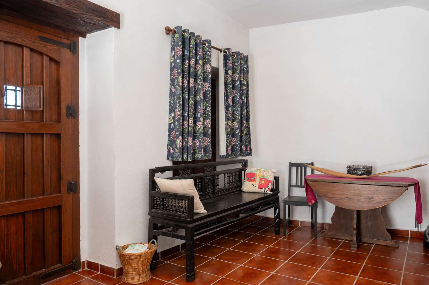 Maison spacieuse avec projet à vendre dans la vieille ville de Salobrena.