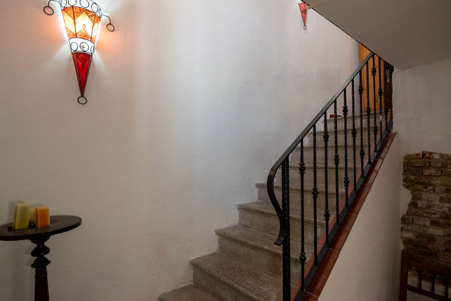 Maison spacieuse avec projet à vendre dans la vieille ville de Salobrena.
