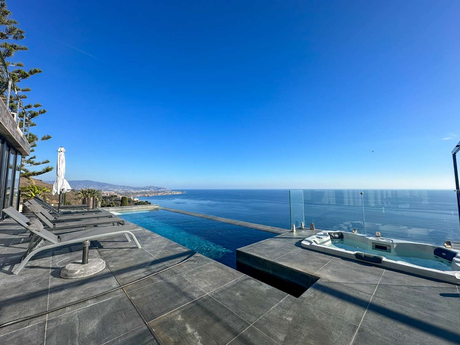 Spectaculaire luxe villa te koop in Alfamar