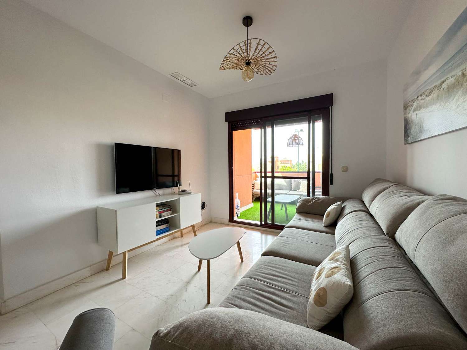 Bright apartment for rent in Playa Granada