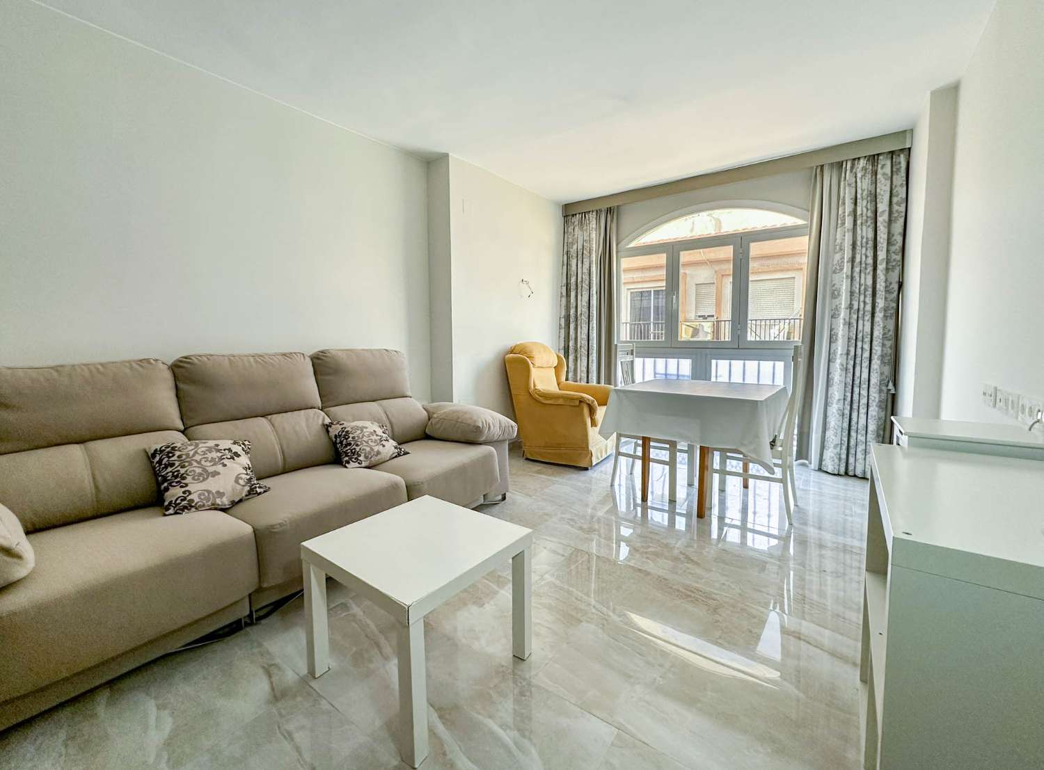 Beautiful renovated apartment for sale in the center of Salobrena