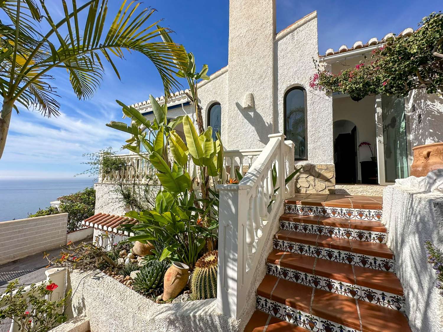 Espléndida villa con vistas al mar en venta