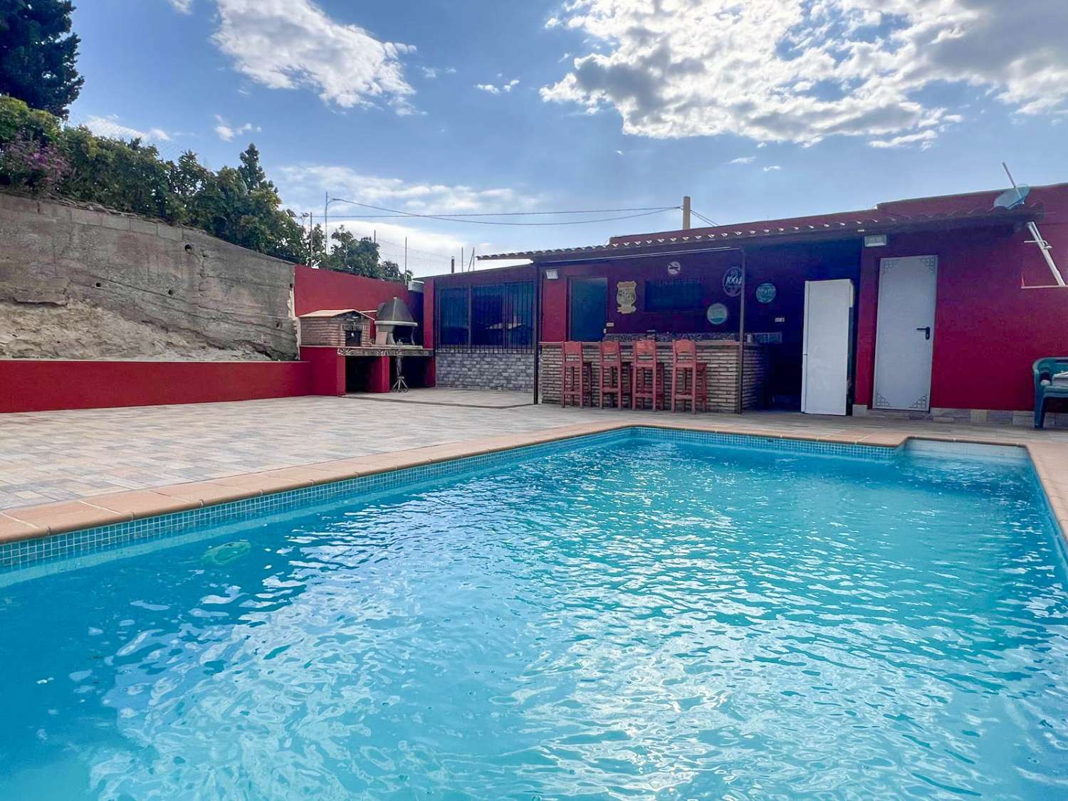 Espectacular cortijo con piscina en alquiler