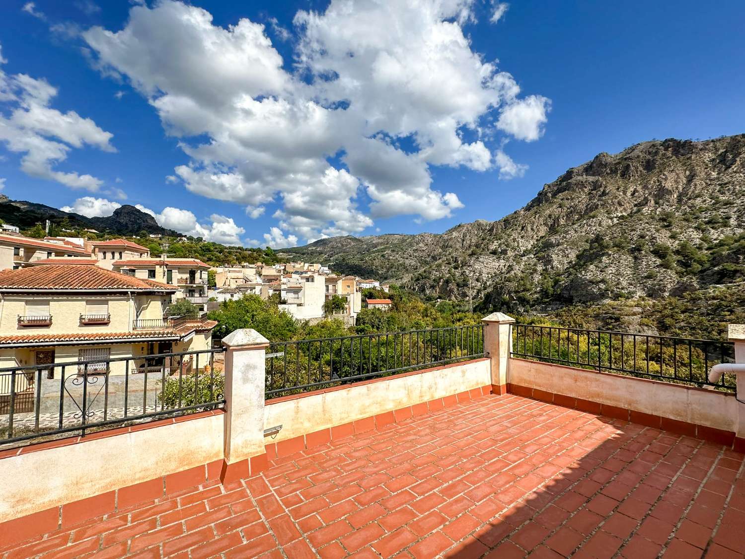 House for sale in Los Guajares