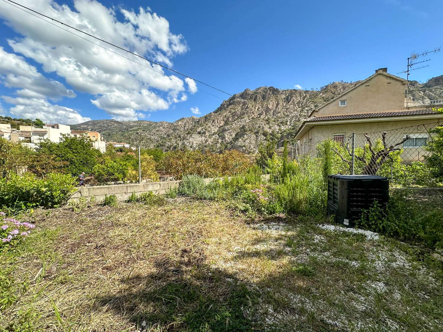 Amplia casa con jardín en Guájar Alto