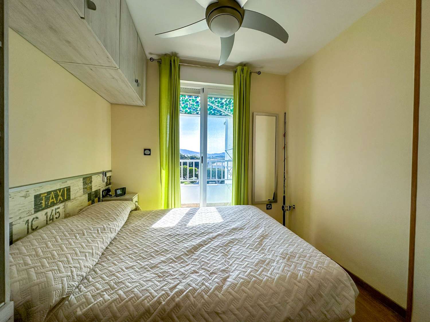 Cozy apartment located on the beach in Salobrena for sale