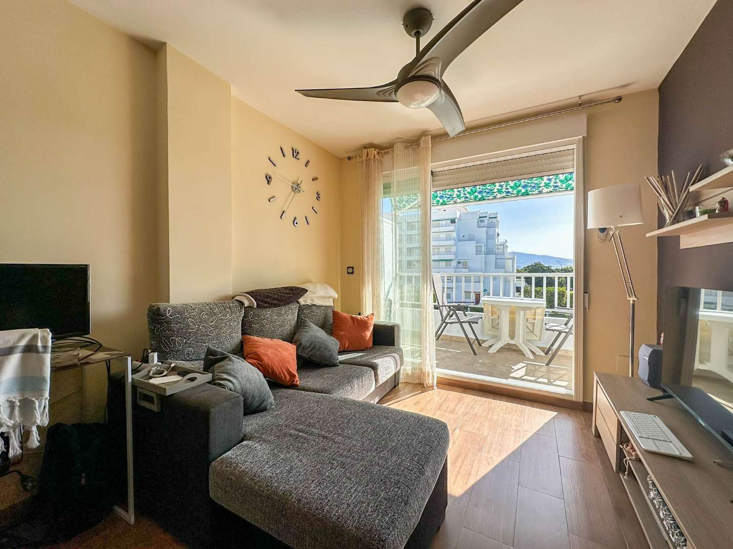 Cozy apartment located on the beach in Salobrena for sale