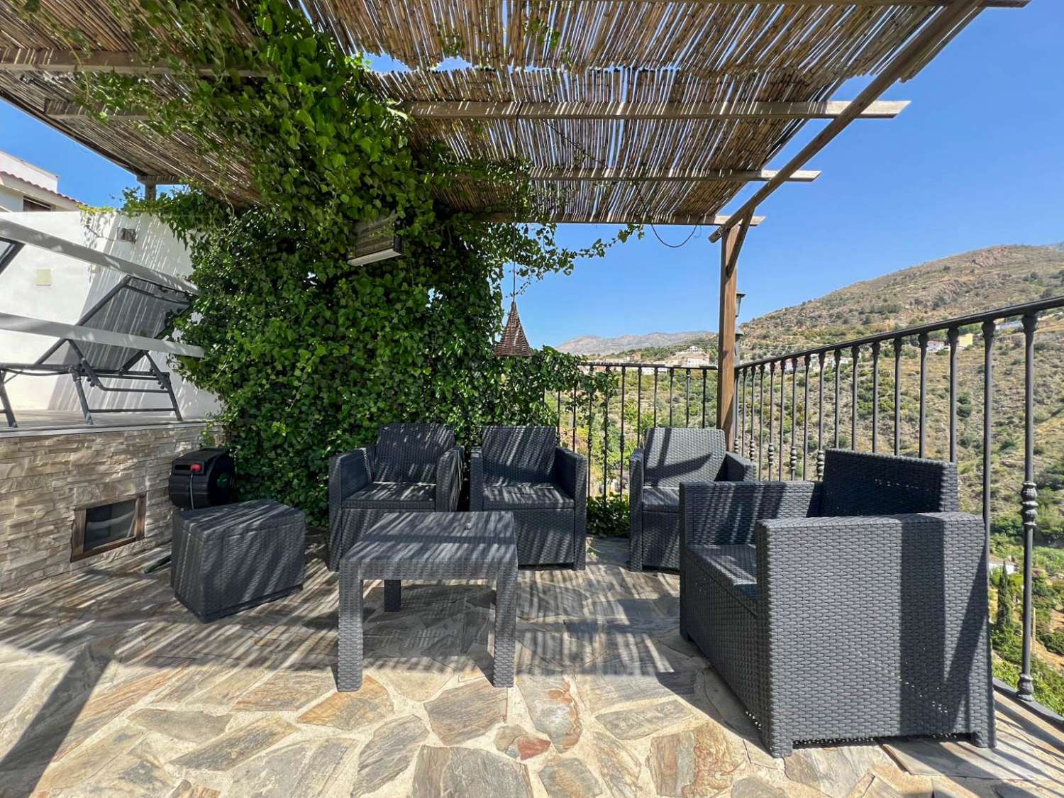 Spectaculair huis met tuin en zwembad te koop