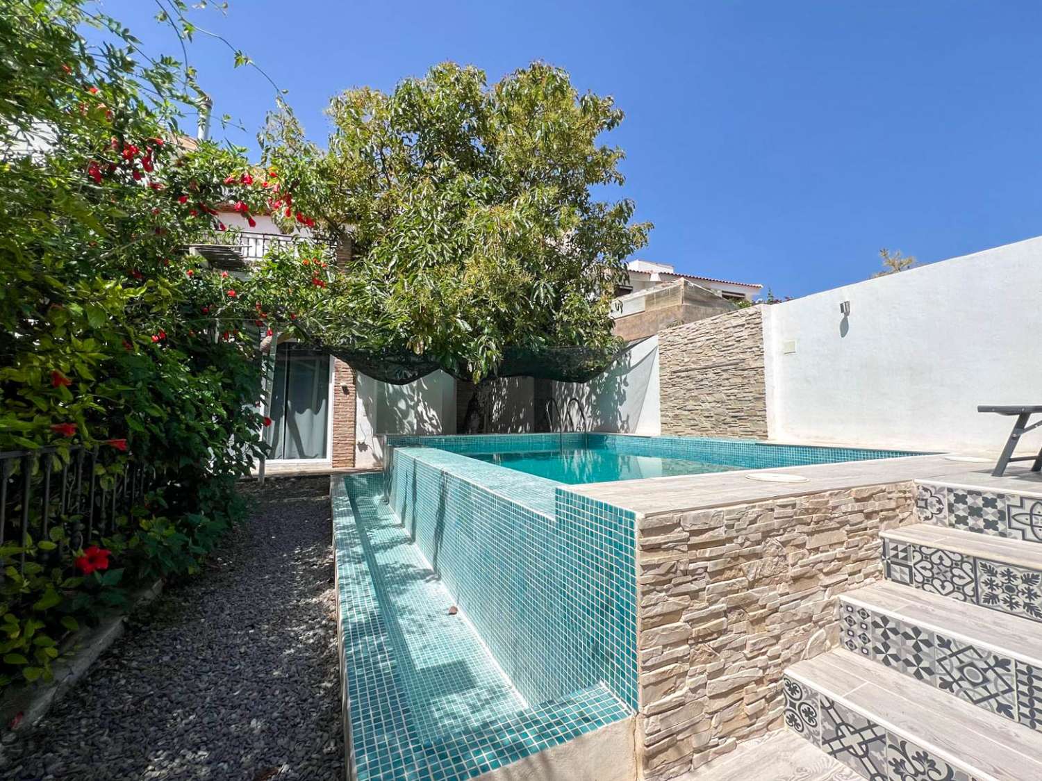 Spectaculair huis met tuin en zwembad te koop