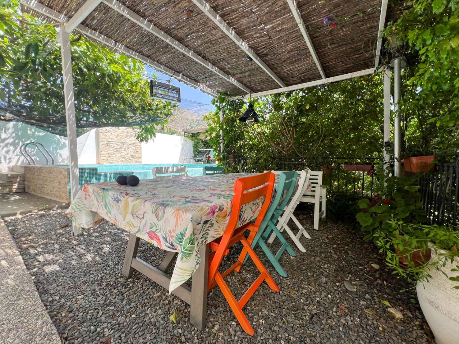 Spectaculair huis met tuin en zwembad te koop